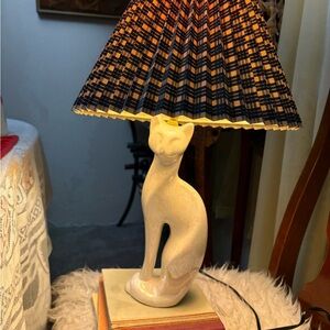 Elegant Cat Table Lamp with Patterned Shade